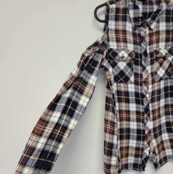 Glamorous Plaid Cold Shoulder Button Down top L - Picture 4 of 7